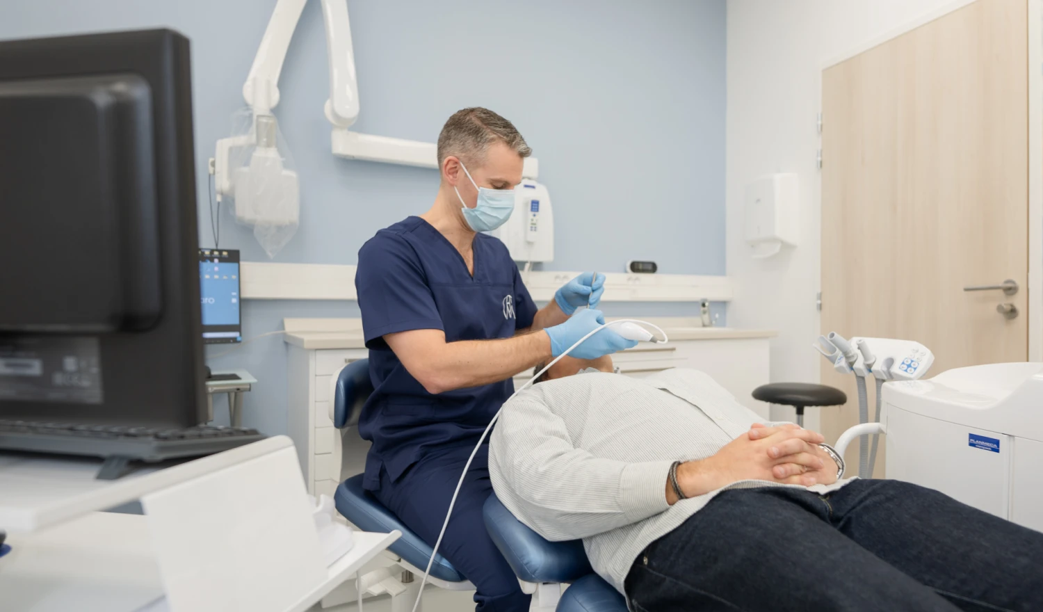 docteur damien bluche dentiste lezignan corbieresDr Damien BLUCHEDrs BLUCHE & MONTANARO | Dentistes Lézignan-Corbières